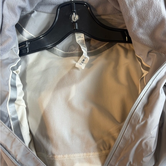 Lululemon Make it Rain Gray Women's Jacket Size 4 - Picture 8 of 10